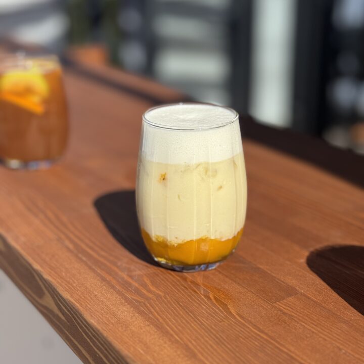 Чай манговый с сырной пенкой